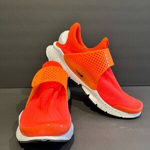 NIKE SOCK DART SE TOTAL CRIMSON
